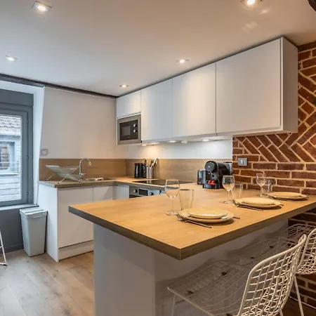 Two Bedroom In The Heart Of Old