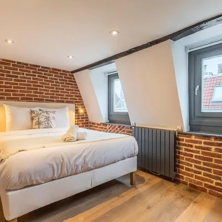 Two Bedroom In The Heart Of Old Apartment