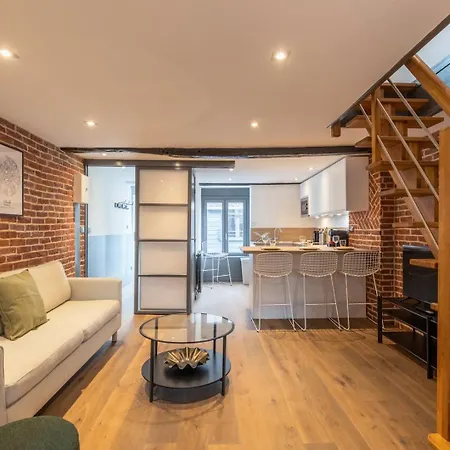 公寓 Two Bedroom In The Heart Of Old